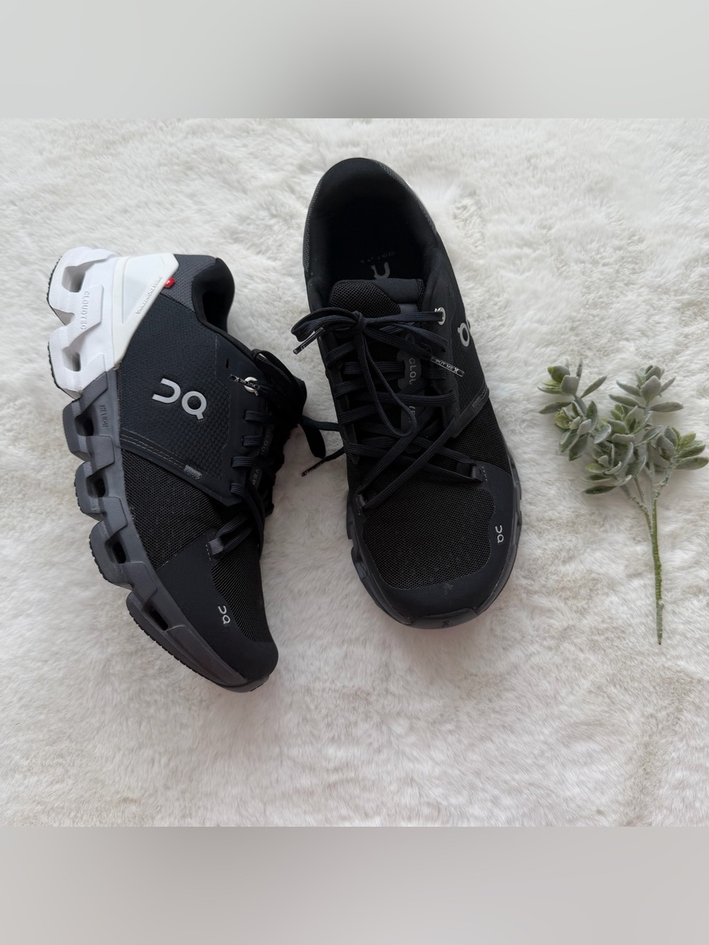 On Cloud | EUC - Cloudflyer 4 - Black/White - Size 9 (Men’s)